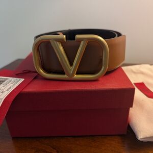 New Valentino Tan/Black Reversible Leather Belt with Gold V Buckle